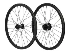 Pride Racing "Wave / Matrix" BMX Race Laufräder - 20 Zoll, Carbon, 10/15mm Achse, Disc Pride Racing "Wave / Matrix" BMX Race Laufräder - 20 Zoll, Carbon, 10/15mm Achse, Disc